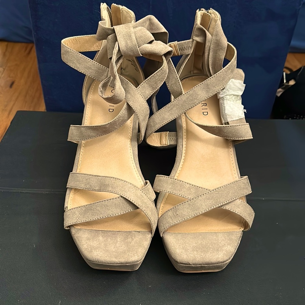 Torrid taupe/tan wedges size 9